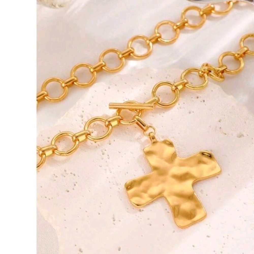 Gold Or Silver  Cross Pendant Necklace - Picture 5 of 11